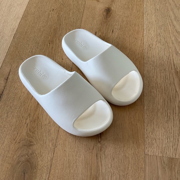 Cotton On | Shoes | Cotton On Cabin Moulded Slide Sandals In Cream |  Poshmark